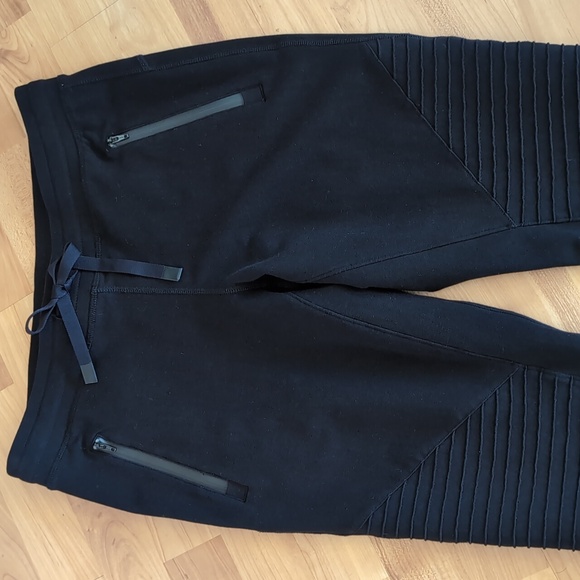 NWOT Alo Black Yoga Sweatpants Urban Moto Workout Gym M - Picture 13 of 15